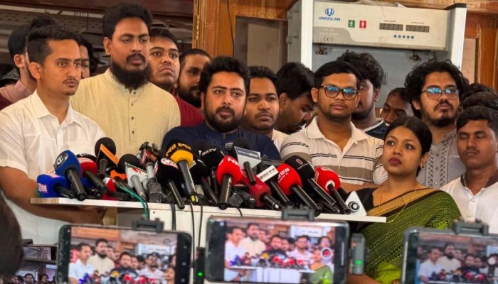 সবার আগে বাংলাদেশ বললেও ভারতকে ভয় পাচ্ছে বিএনপি: নাহিদ ইসলাম